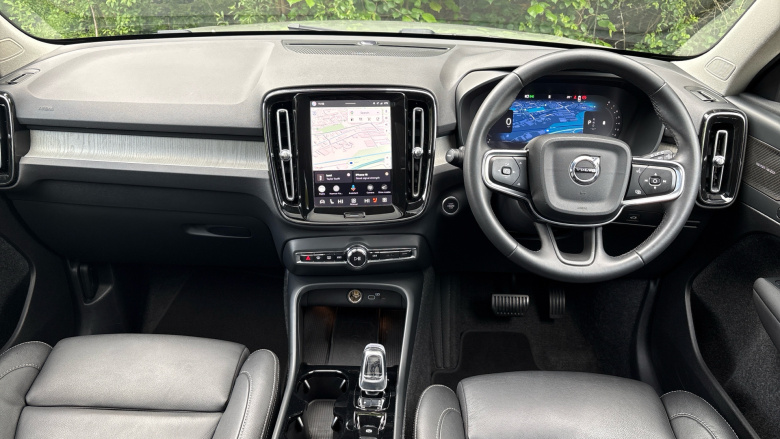 Volvo XC40 2.0 B4P Ultra Dark 5dr Auto Petrol Estate